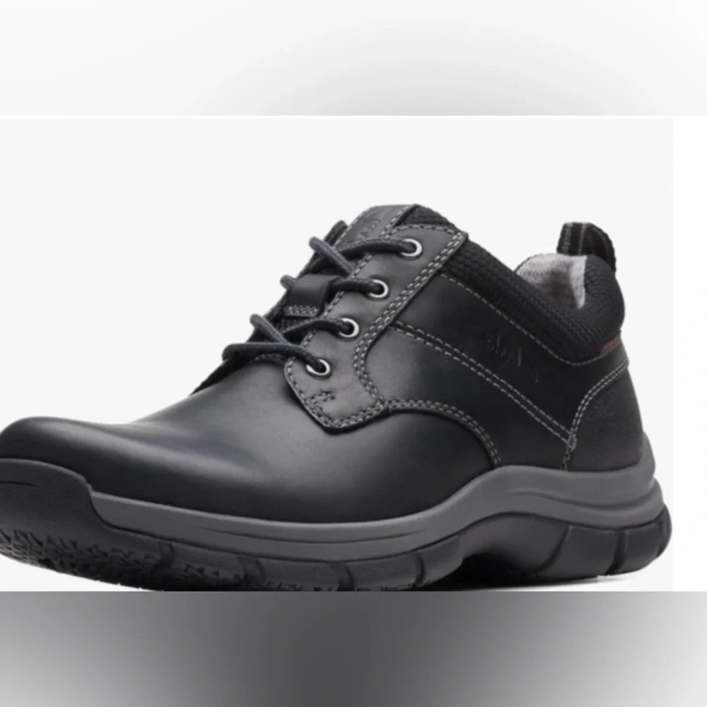 Clarks Men’s Black Leather Lace-Up Oxford with Gray Sole Size 7